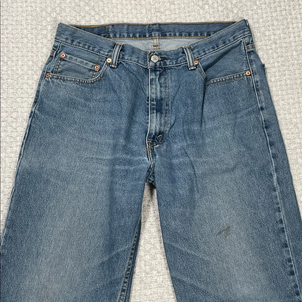 Levis 550 Relaxed Fit Tapered Vintage 2002 Mens Size 36x32 Women’s Unisex